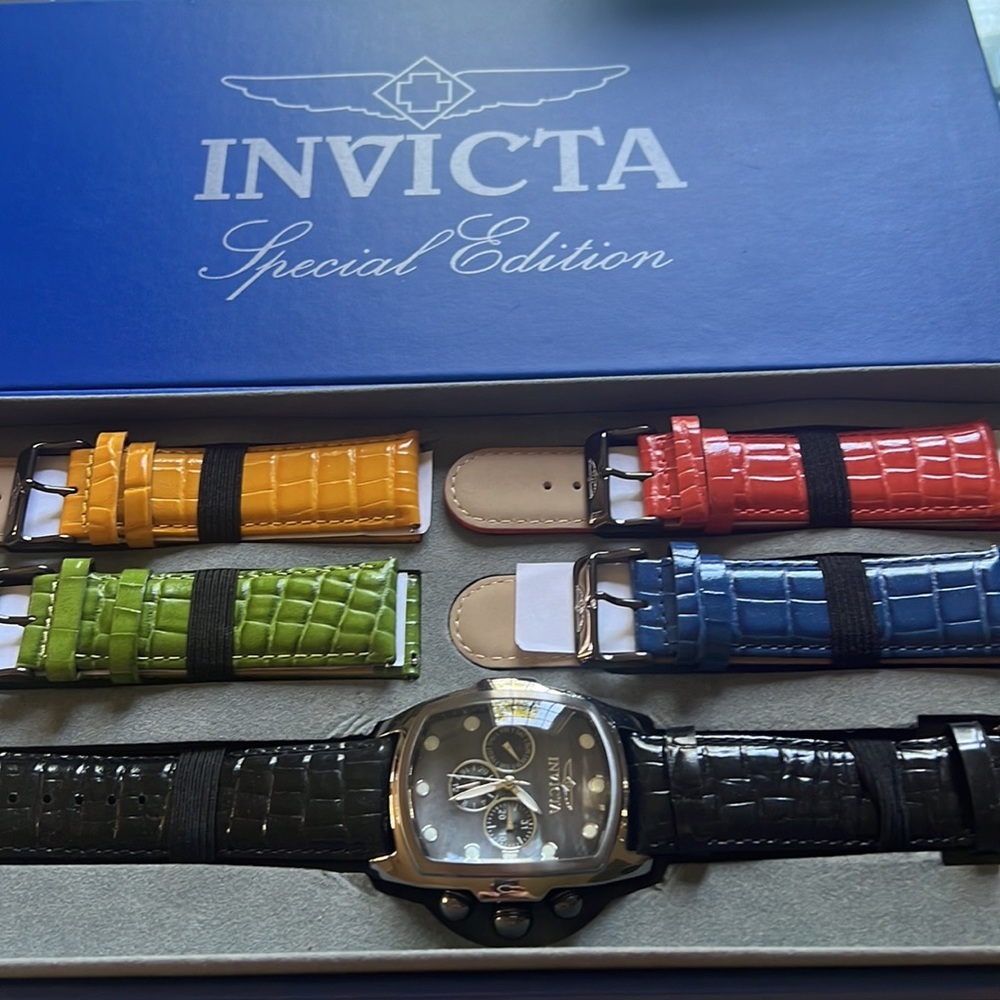 Men’s Invicta Special Edition Gun metal n blk. 5 bands. Beautiful LUPAH 2.5 x 2